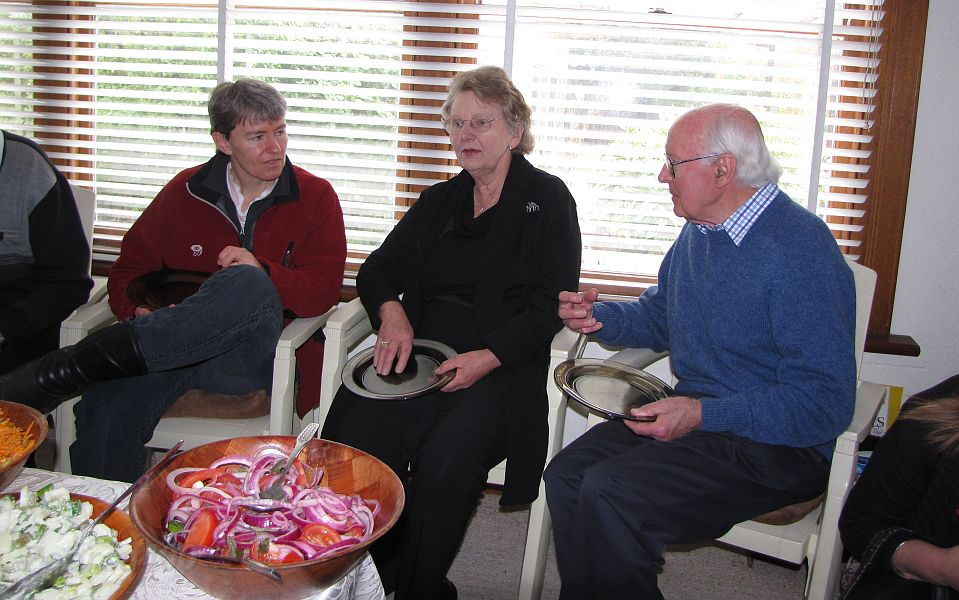 09-Heidi catches up with Erica & Bob.JPG
